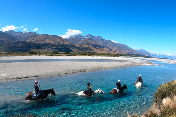 Horse trackking around majestic New Zealand landscape.