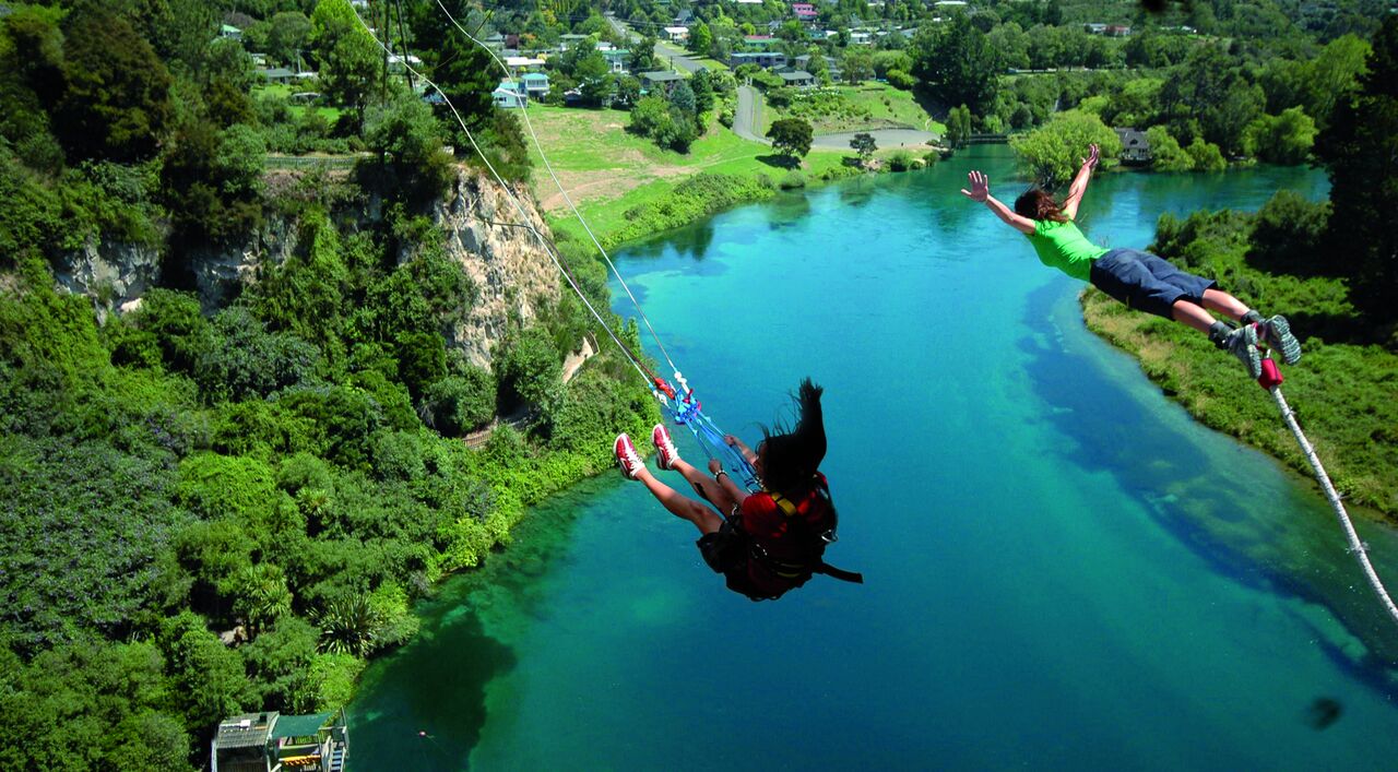 Taupo Cliffhanger swing